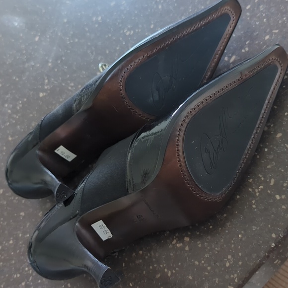 Black patent leather zip up Donald J Pliner heels, silver peace sign hardware - Picture 6 of 6